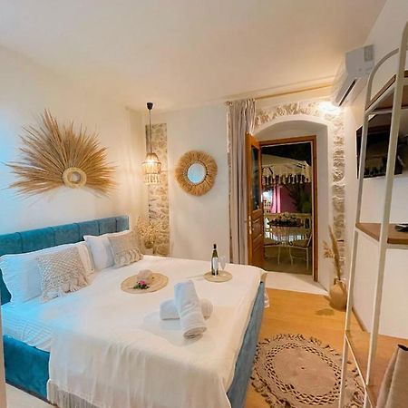 Bohemian Boutique Suites Vlore Luaran gambar